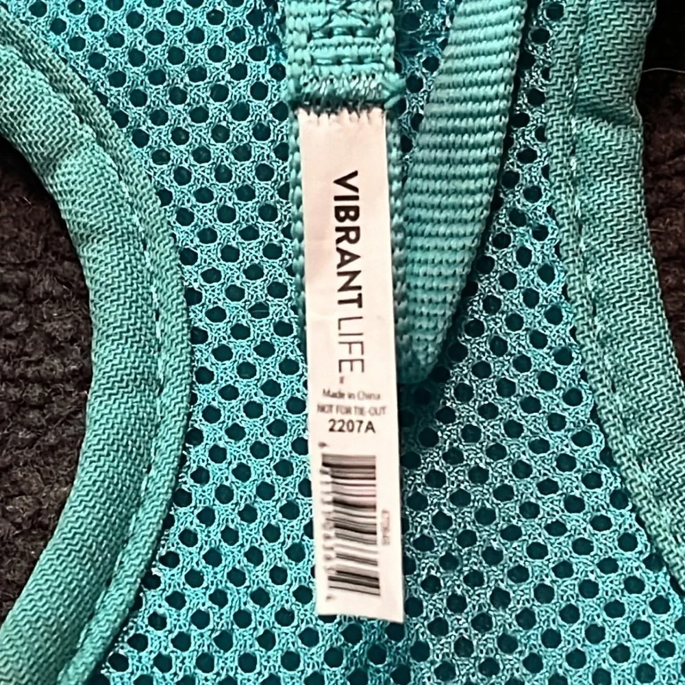 Vibrant Life Cat Harness/Leash/Collar color is blue